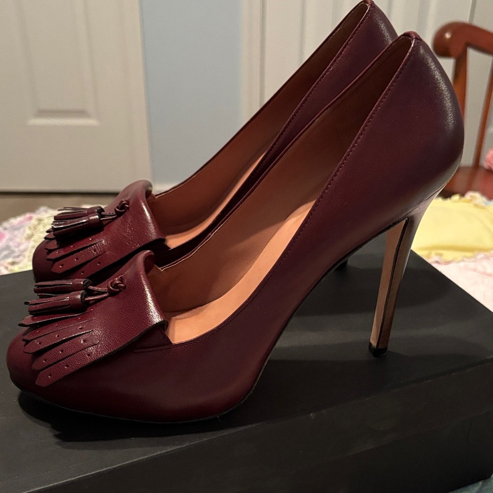 Ann Taylor Burgundy Tassel Heels - Picture 4 of 7